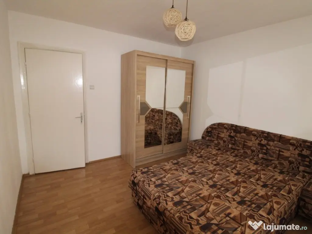 INCHIRIEZ apartament 2 camere semidecomandat,zona Centrala 