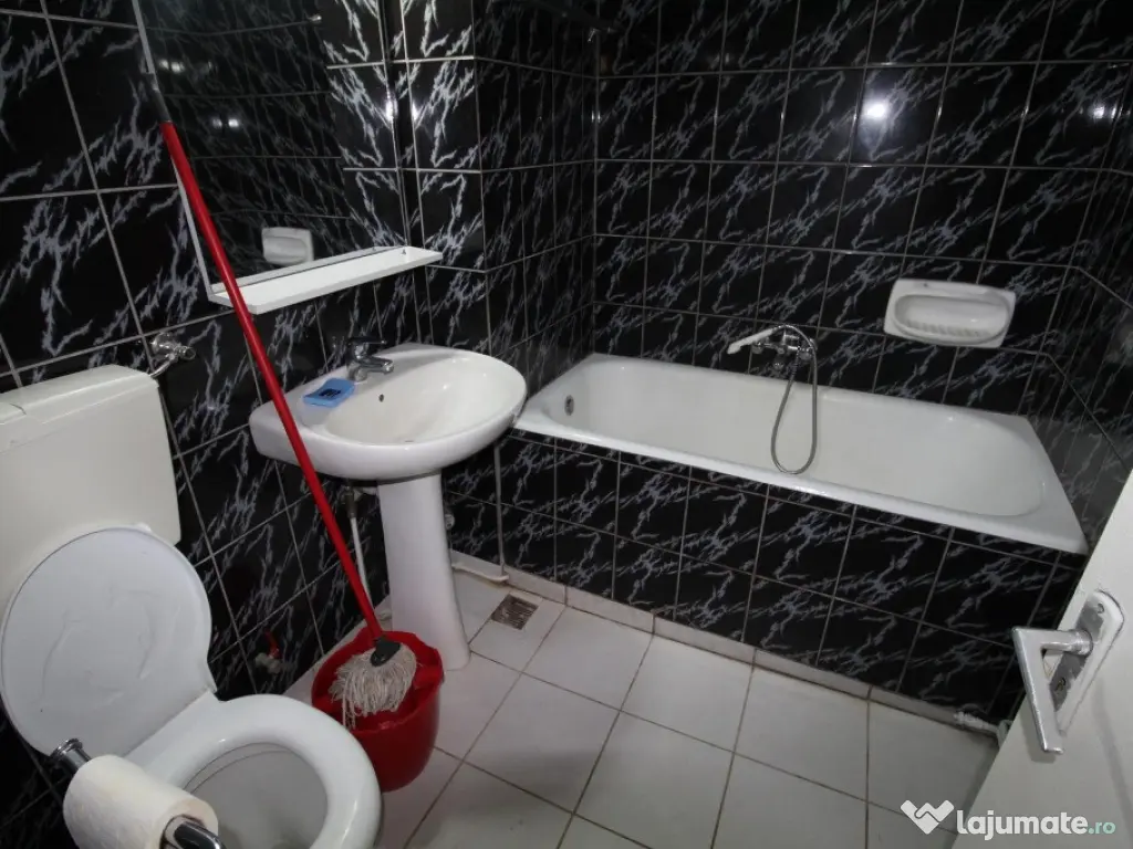 INCHIRIEZ apartament 2 camere semidecomandat,zona Centrala 