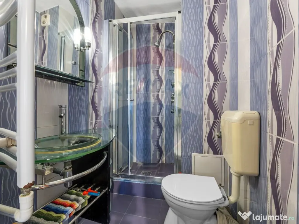 Apartament de vânzare cu 4 camere decomandat - Zona Intim