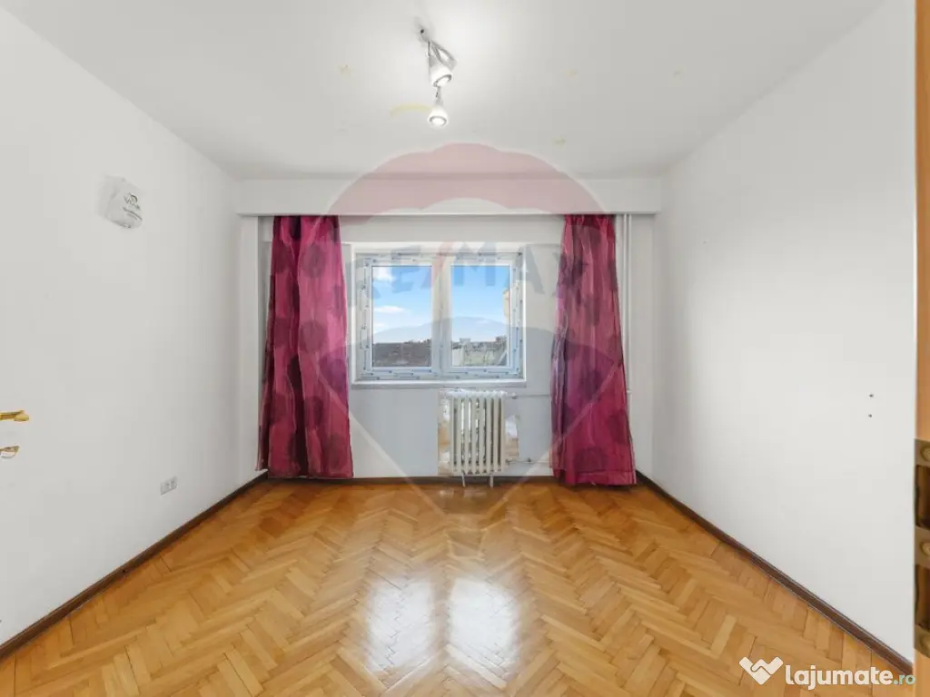 Apartament de vânzare cu 4 camere decomandat - Zona Intim