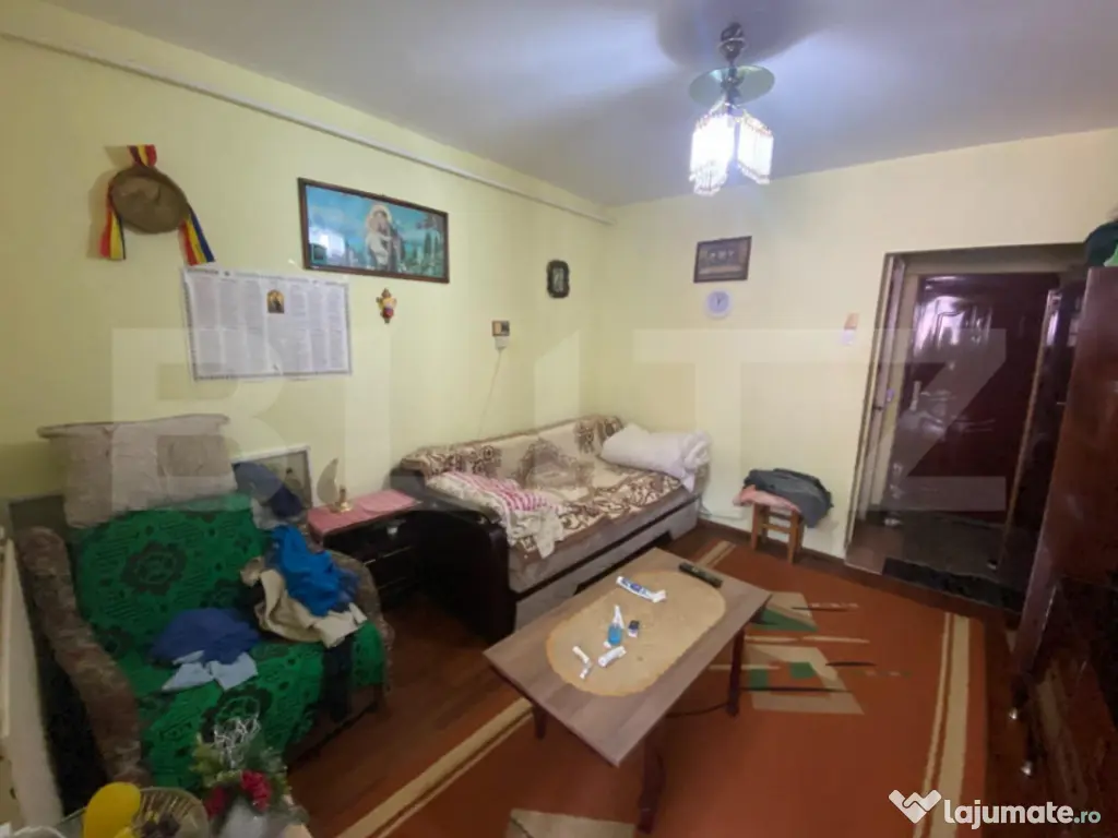 Garsoniera situata la etajul 3, zona Cetate 