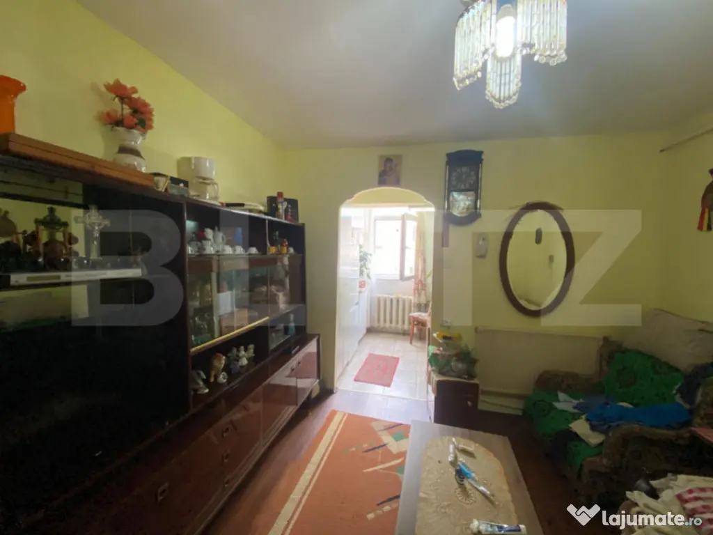 Garsoniera situata la etajul 3, zona Cetate 