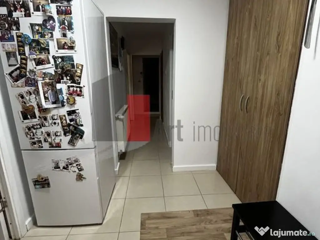 Vindem apartament 3 camere la P-ta Gorjului-centrala proprie 