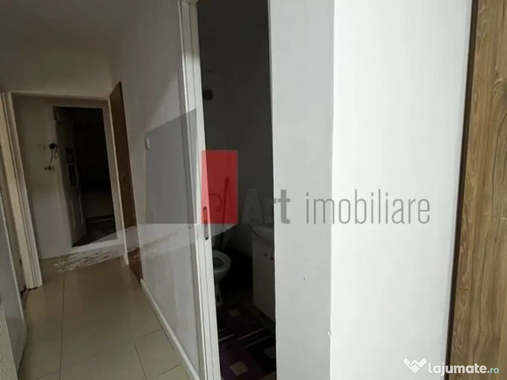 Vindem apartament 3 camere la P-ta Gorjului-centrala proprie 
