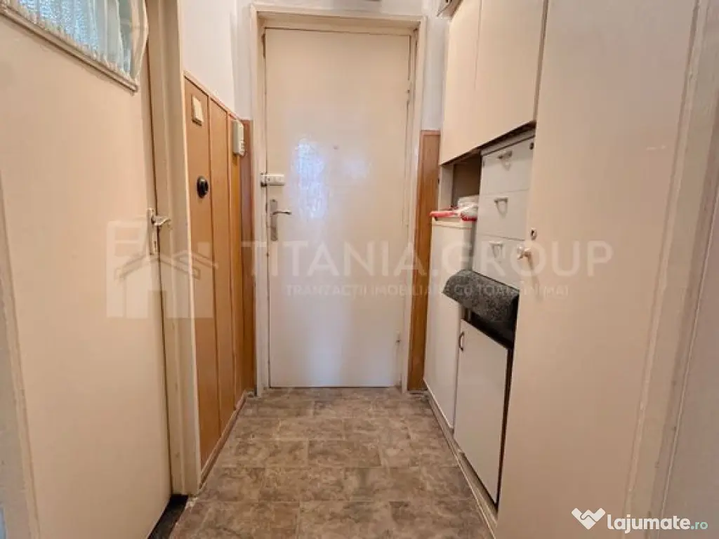 Garsonieră de vânzare în Bd. Victoriei cu vedere spre ... 