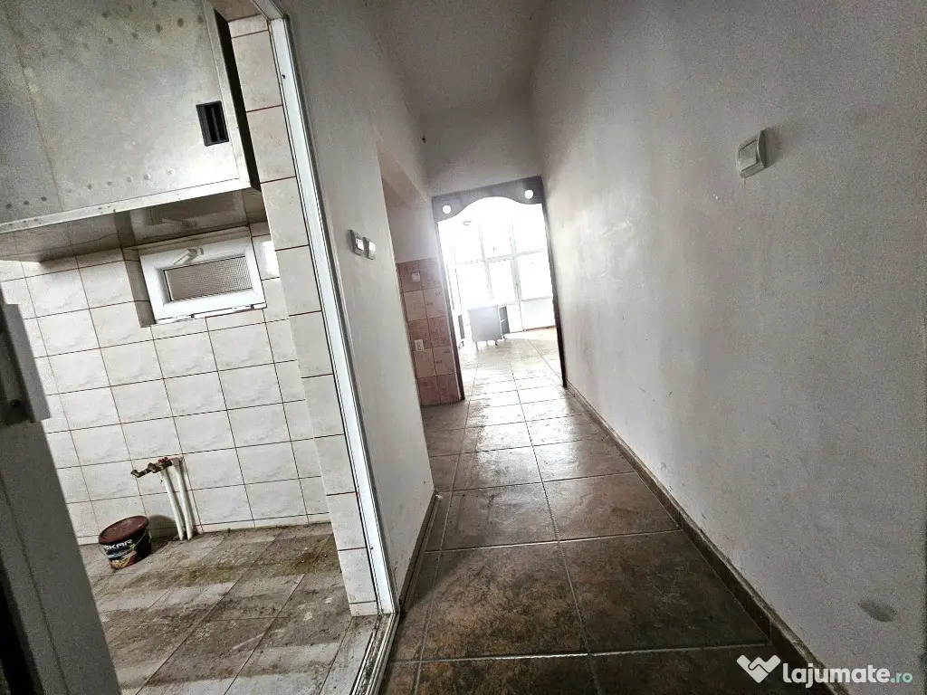 Inchiriem- SPATIU str CONSTRUCTORILOR 