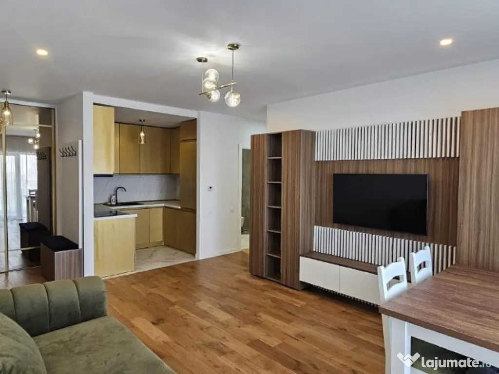 2 camere complet mobilat/utilat, prima chirie Loc parcare inclus 