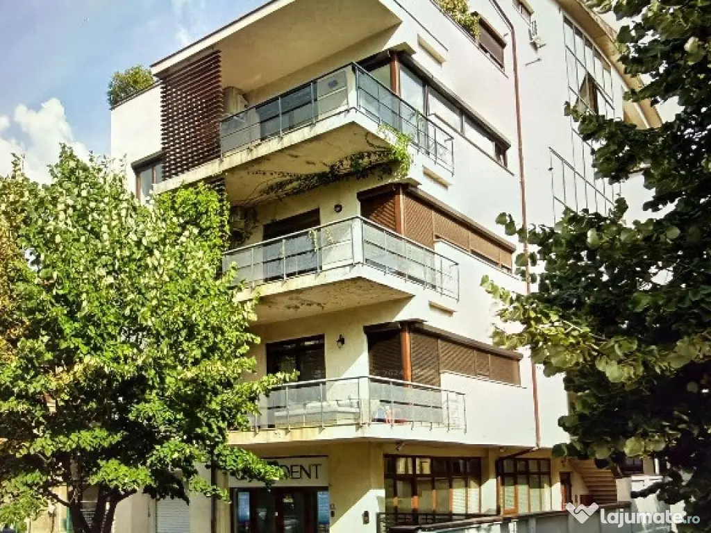 2 camere, Arcul de Triumf / Herăstrău, bloc 2006 