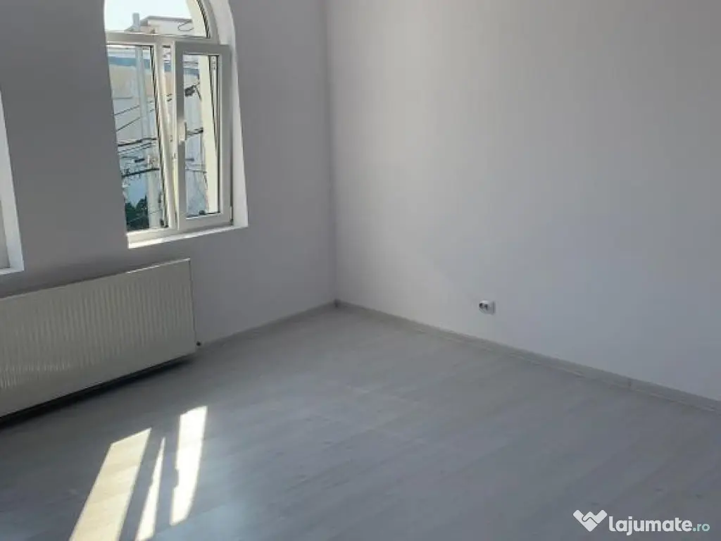 Casa cu destinatie comerciala 335 mp 