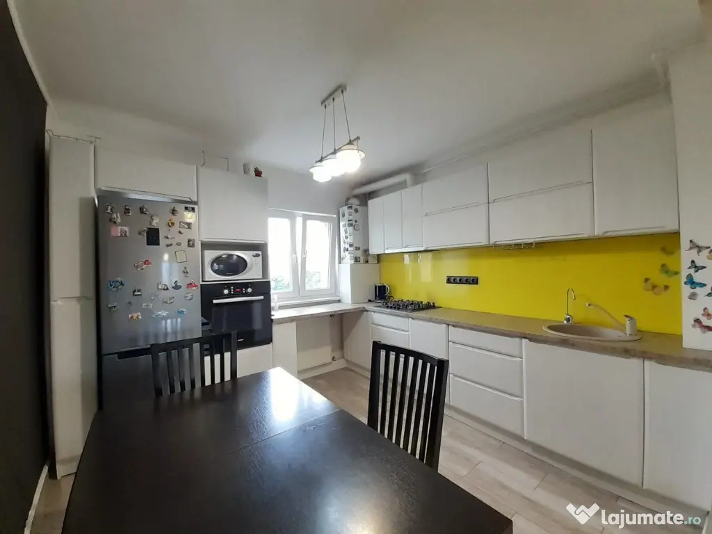 Ap 2 cam decomandat et.5 din 9,lift str.1 Decembrie 1918 Grigorescu 