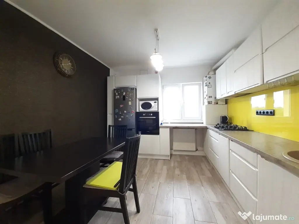 Ap 2 cam decomandat et.5 din 9,lift str.1 Decembrie 1918 Grigorescu 