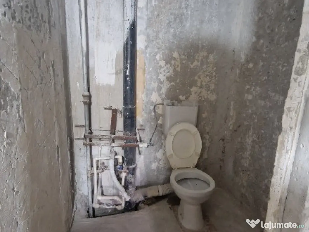 Proprietar vand apartament cu 3 camere Str. Rosiorilor 