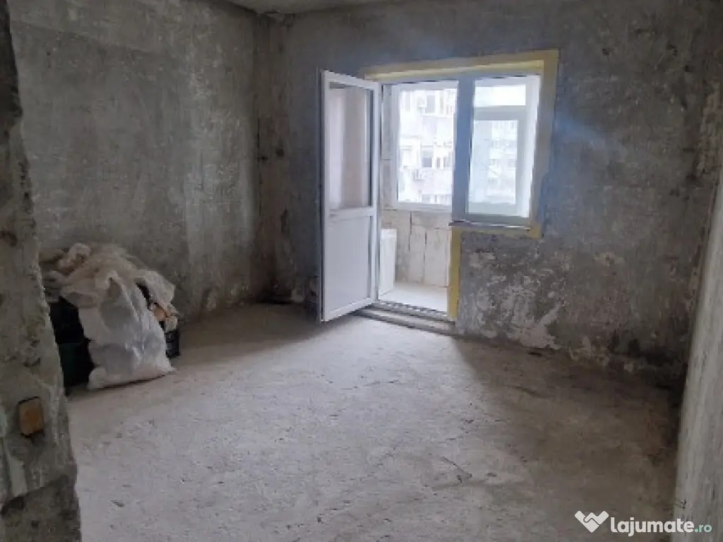 Proprietar vand apartament cu 3 camere Str. Rosiorilor 