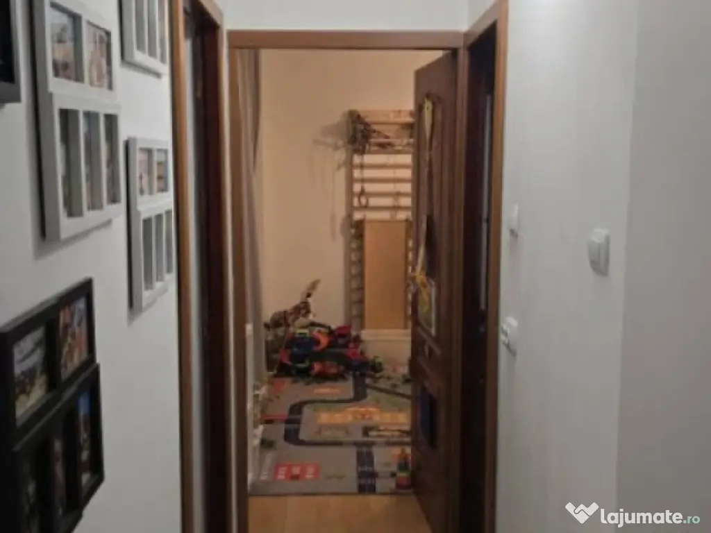 Apartament 3 camere, decomandat, 70 mp + 2 balcoane – zona 