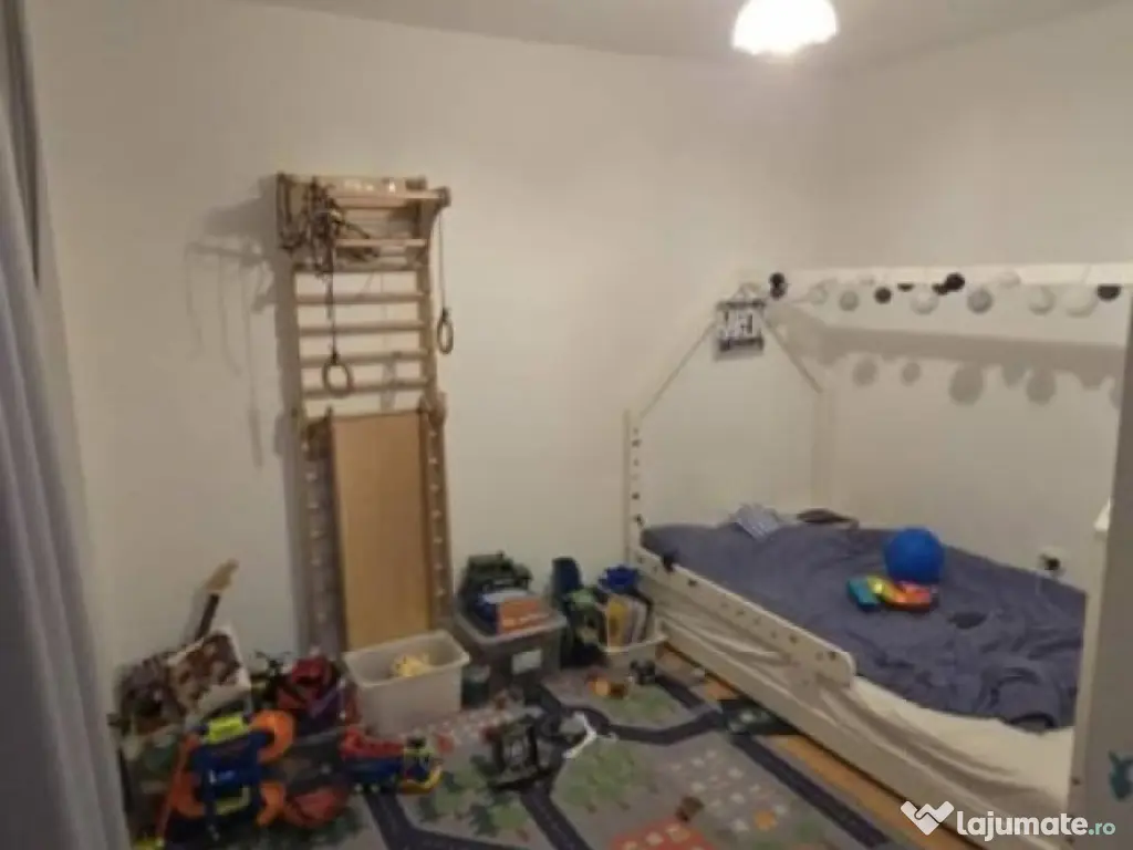 Apartament 3 camere, decomandat, 70 mp + 2 balcoane – zona 