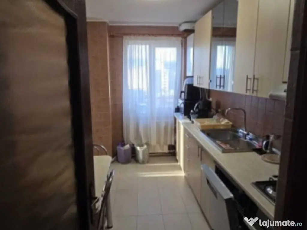 Apartament 3 camere, decomandat, 70 mp + 2 balcoane – zona 