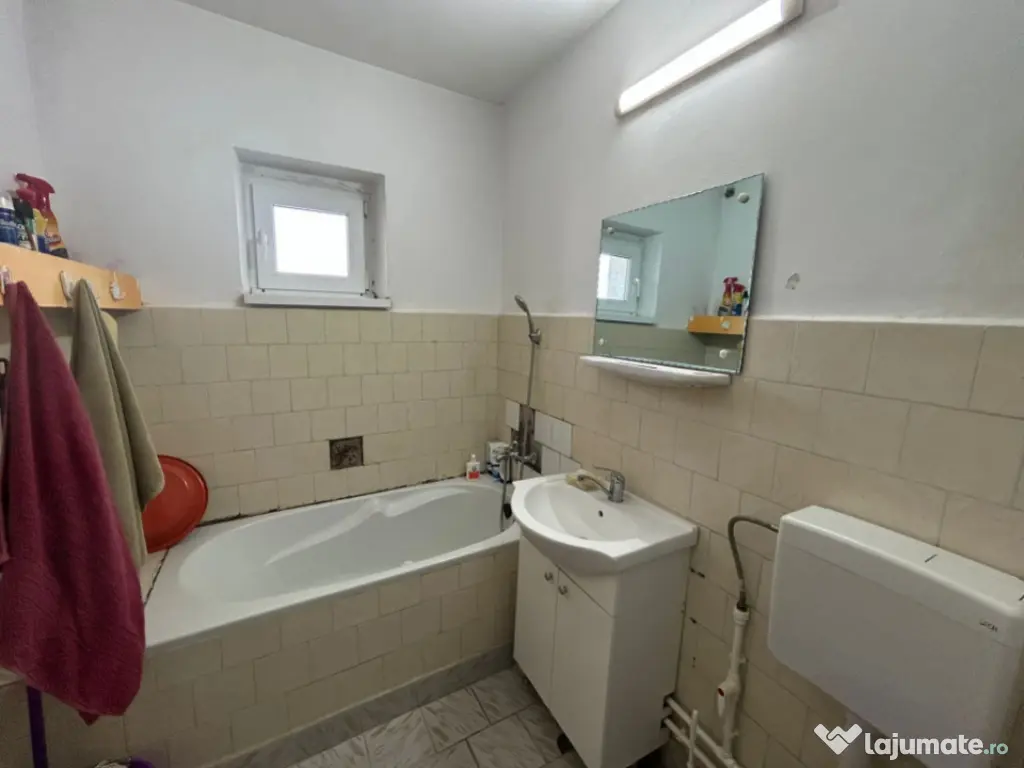 - Apartament 3 camere, suprafata 75mp, Calarasilor Viziru 3 