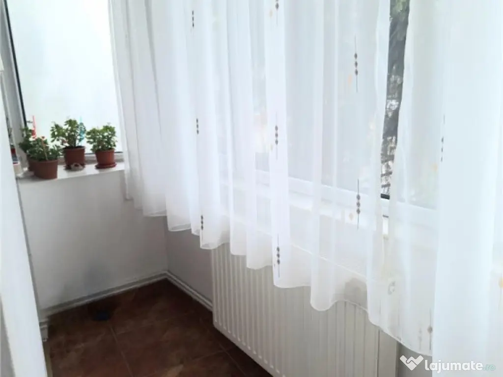 Decomandat, etaj2, Electroprecizia, Sacele, Brasov 