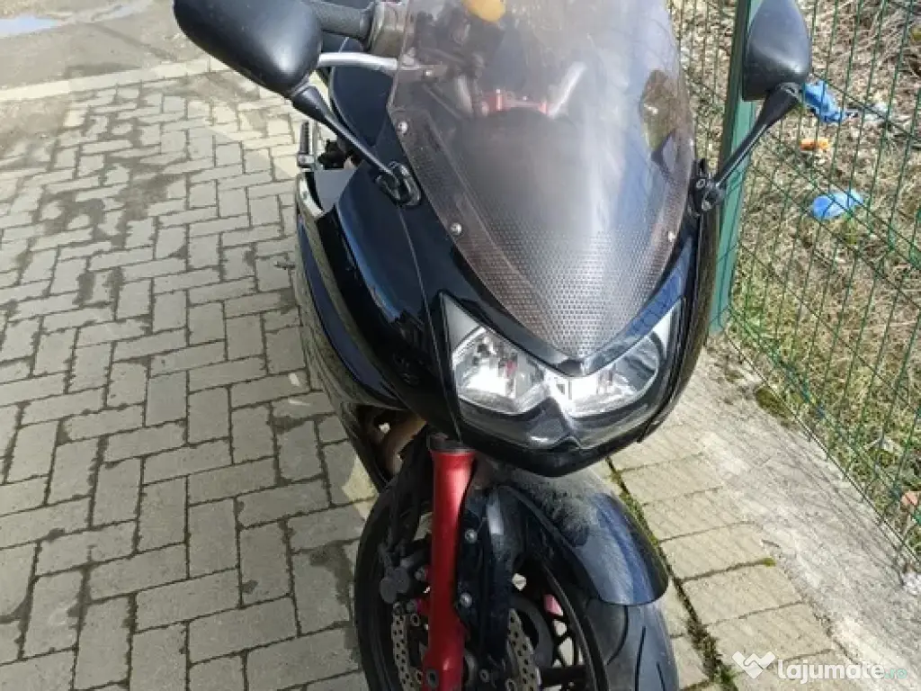 Kawasaki ER6F 650 2006 – lovită dreapta – pornește 