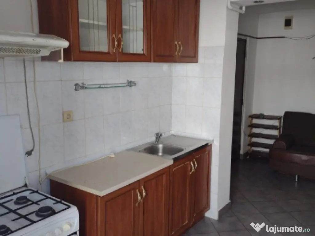 Apartament 2 camere decomandat, et. 3, Nicolina 