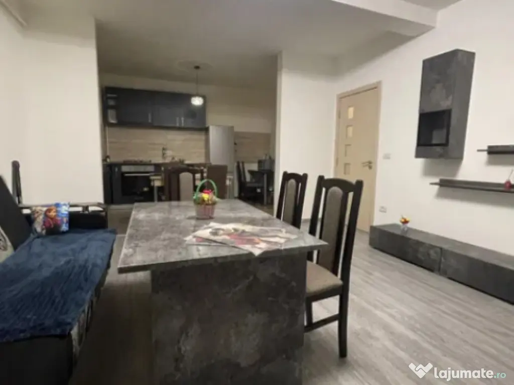Apartament 2 camere, decomandat - zona Tractoru