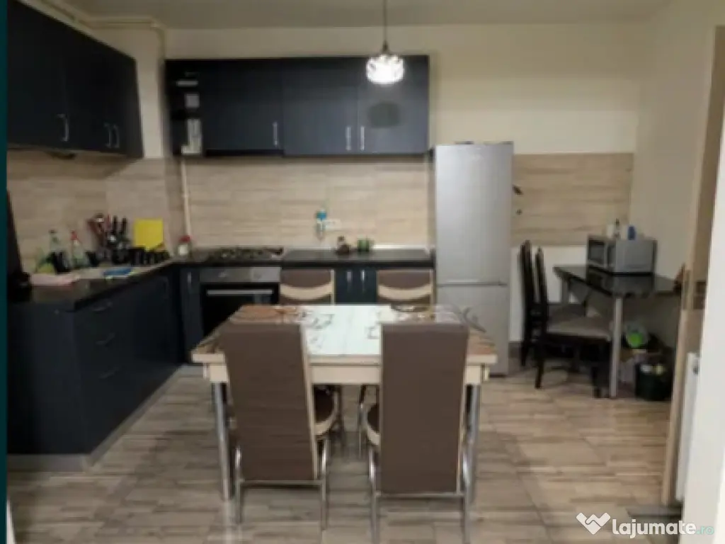 Apartament 2 camere, decomandat - zona Tractoru