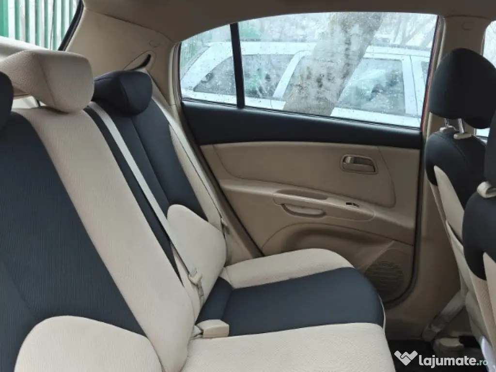 Kia Rio II Hatchback 1.4 (97 CP)