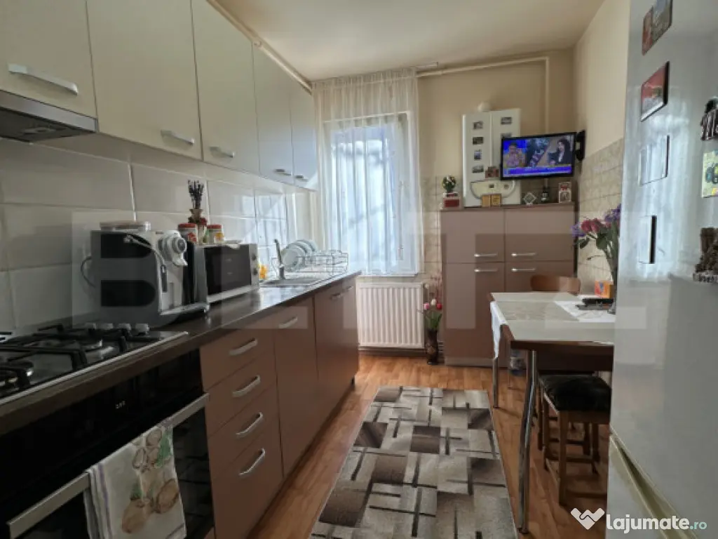 Apartament 3 camere decomandat 75 mp etaj 1 zona Tudor 