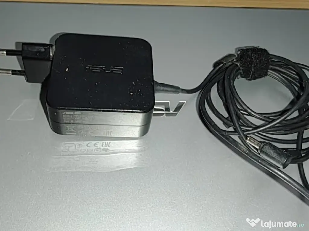 Laptop Asus VivoBook i7-8560U 1.8GHz, Ram 8GB, SSD 250GB 