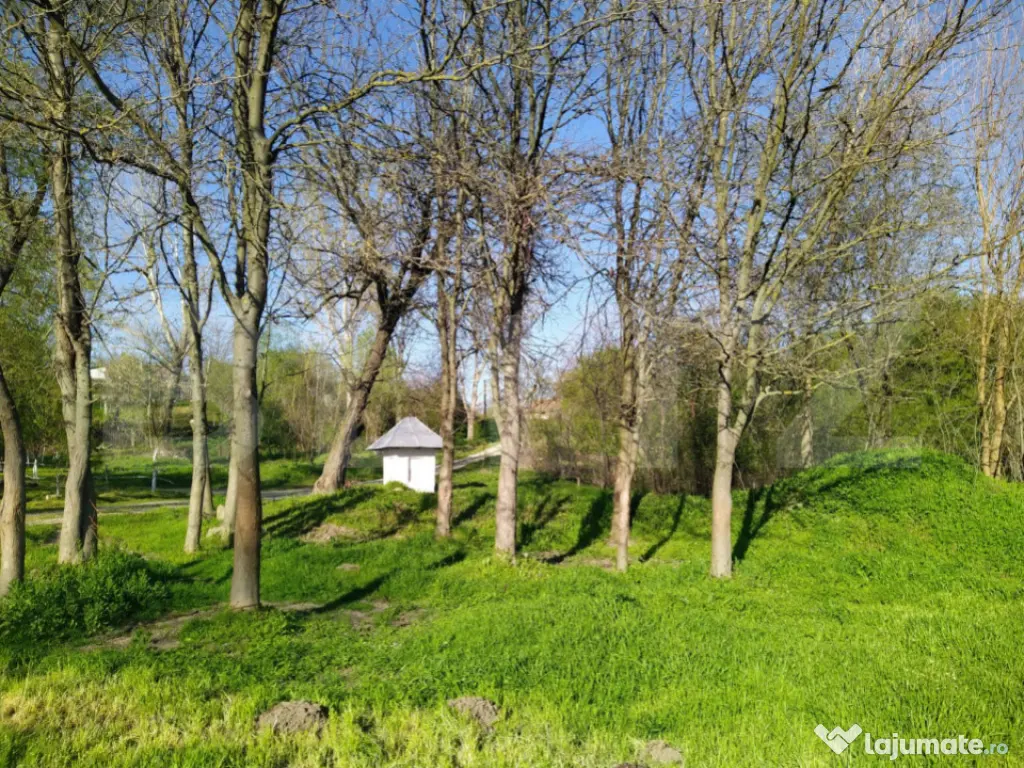 Teren EV și IV cu casă, 29.600 mp, utilități și acces f 