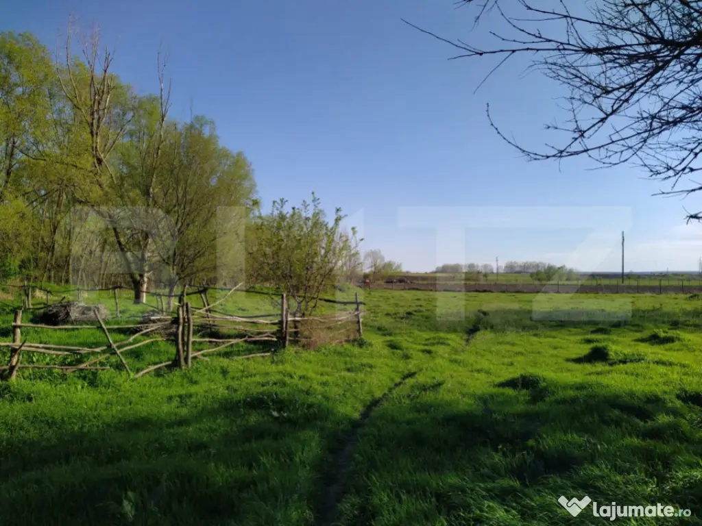 Teren EV și IV cu casă, 29.600 mp, utilități și acces f 