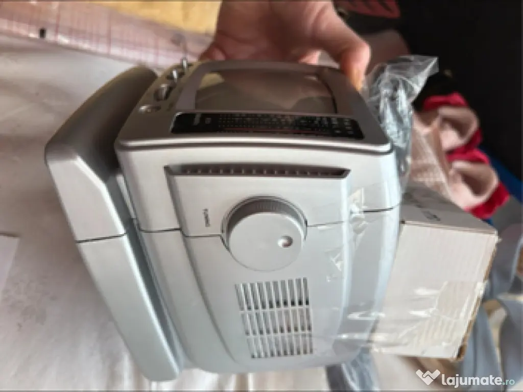 Televizor portabil alb negru vintage