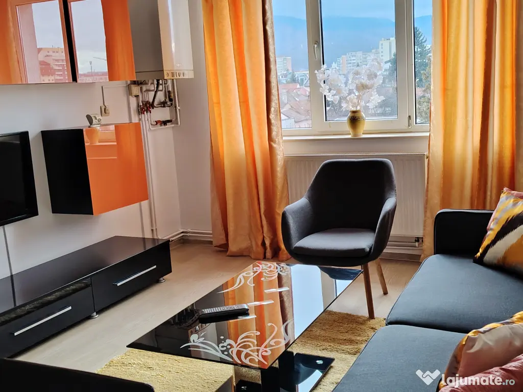 Închiriez apartament 