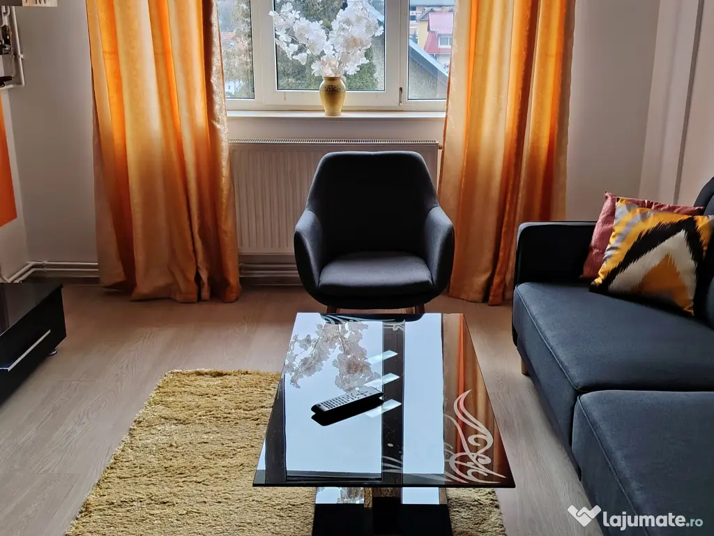 Închiriez apartament 