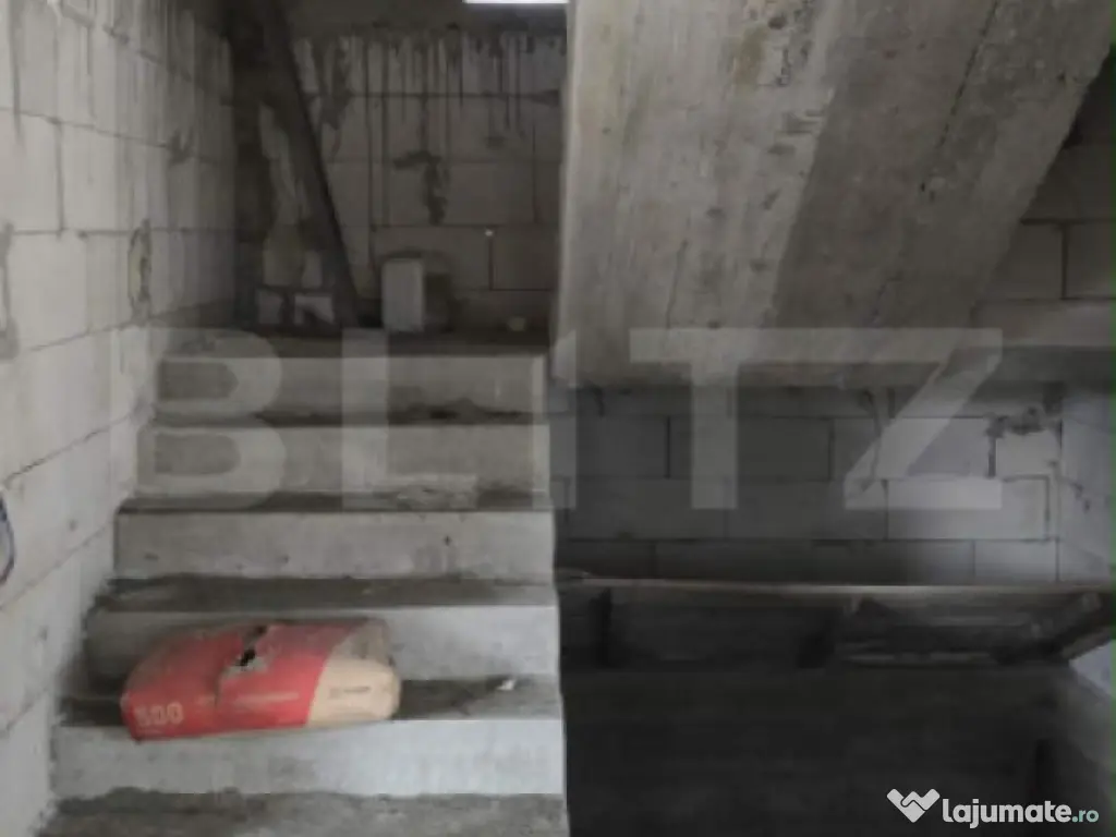 Casa etaj la rosu , 150 mp utili, 2460 mp teren, Campulung M 