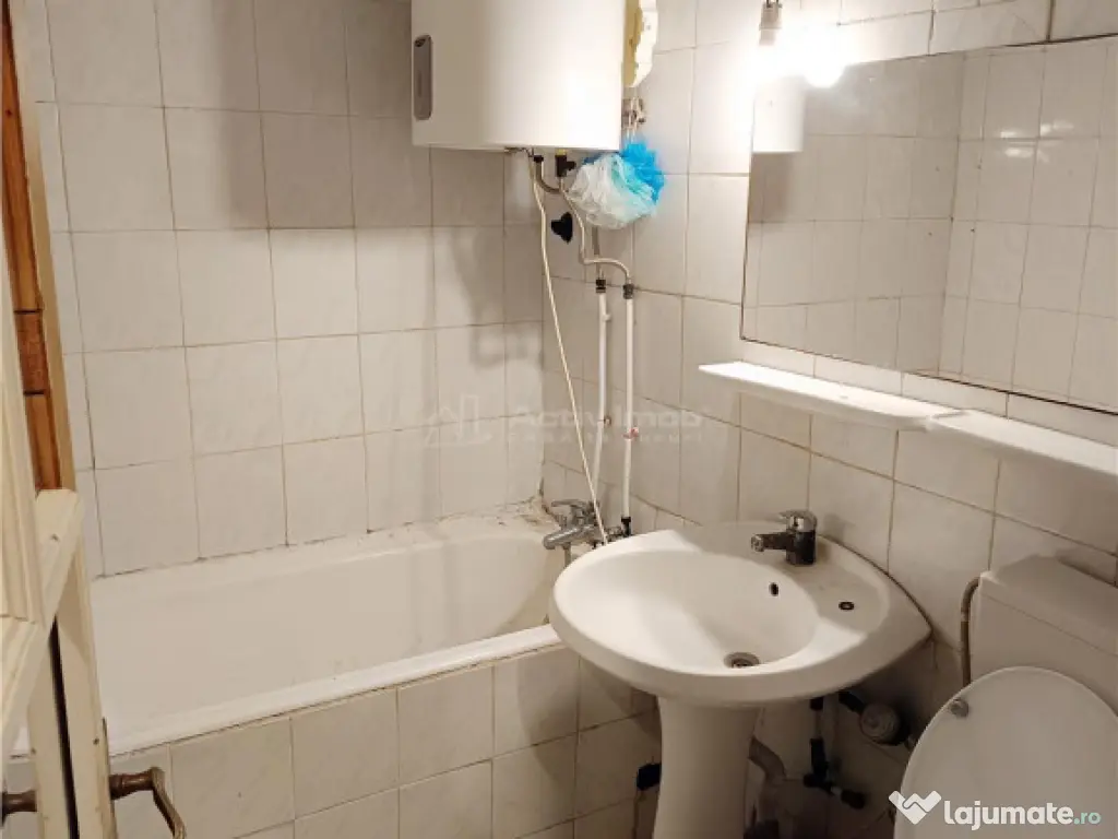 Apartament 3 cam. et. 2 in Moldova Nou#259;