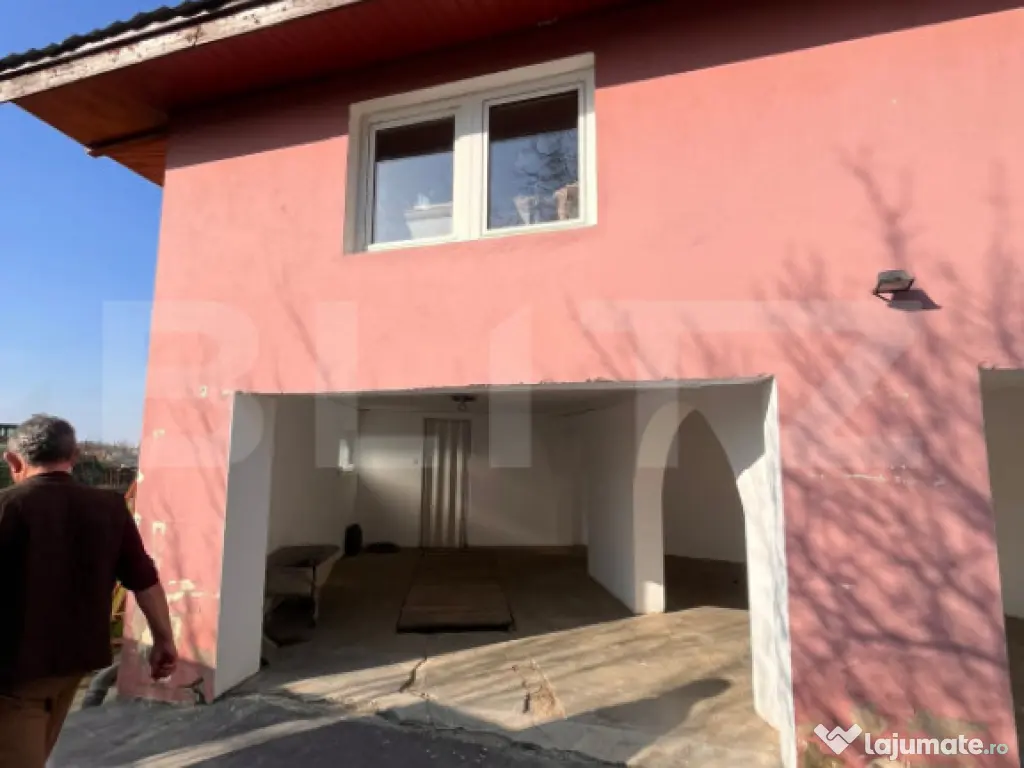 Casă spațioasă P+1 cu garaj și curte generoasă 