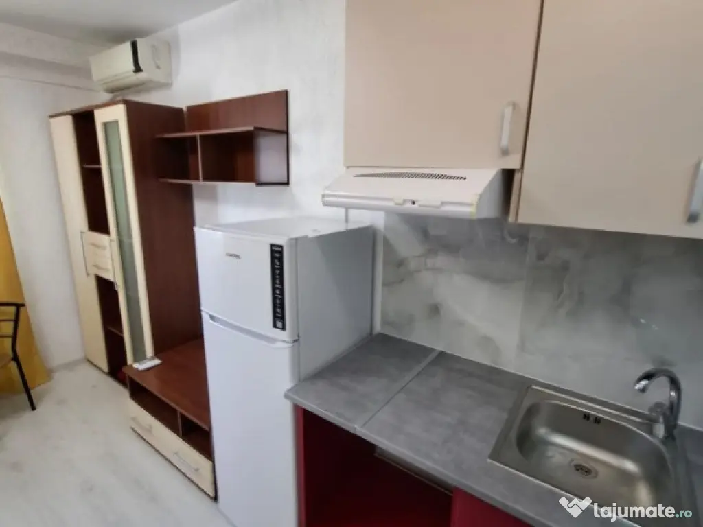 Cameră de cămin cu baie proprie si chirias (250euro) 