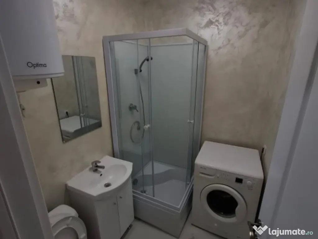 Cameră de cămin cu baie proprie si chirias (250euro) 