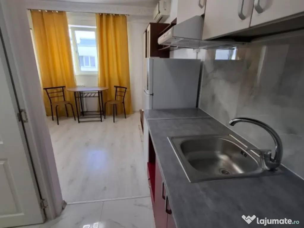 Cameră de cămin cu baie proprie si chirias (250euro) 