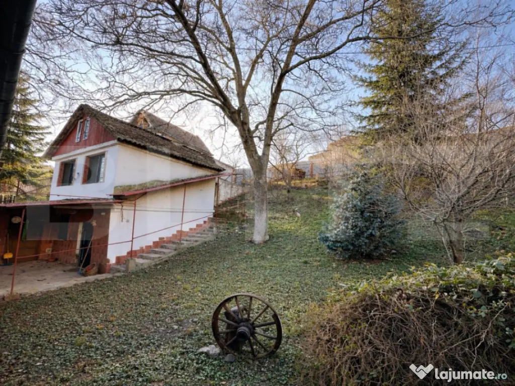 Casă cu teren generos in zona centrala 