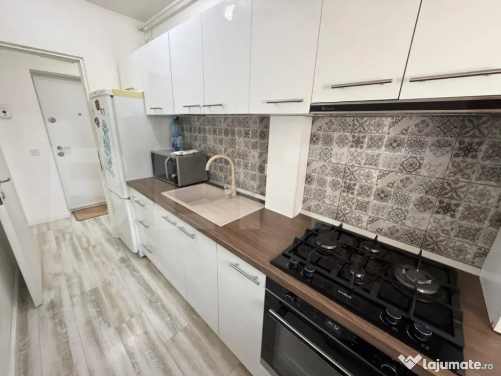 Apartament de 2 camere, 34 mp, renovat complet, zona Pod de 