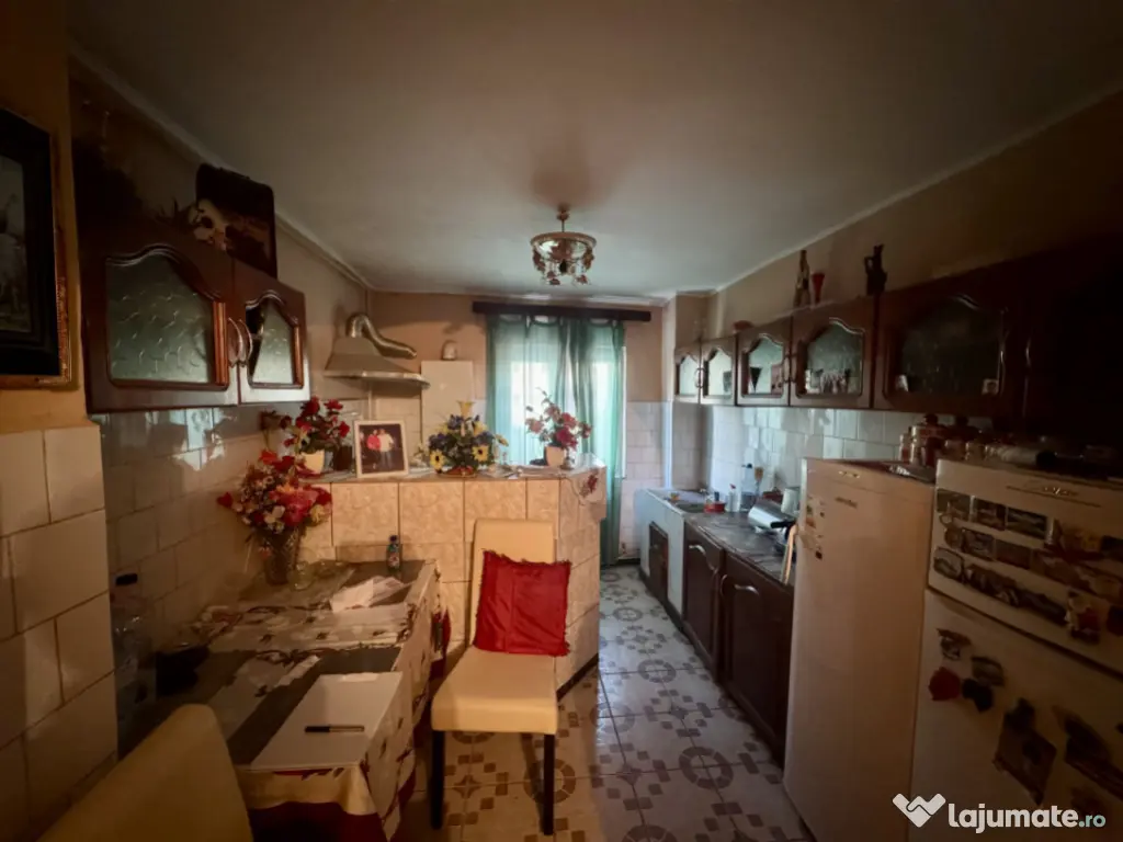 Apartament 3 camere ultracentral etaj 1Simeria 