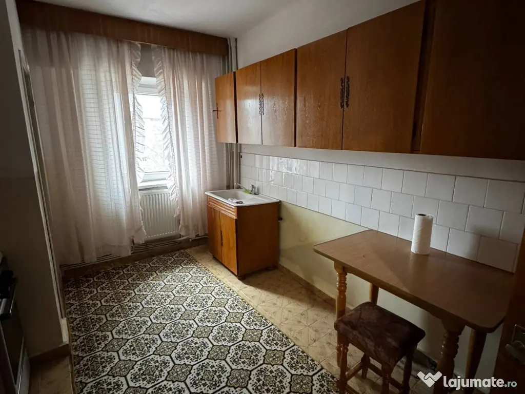 inchiriez apartament 2 camere 