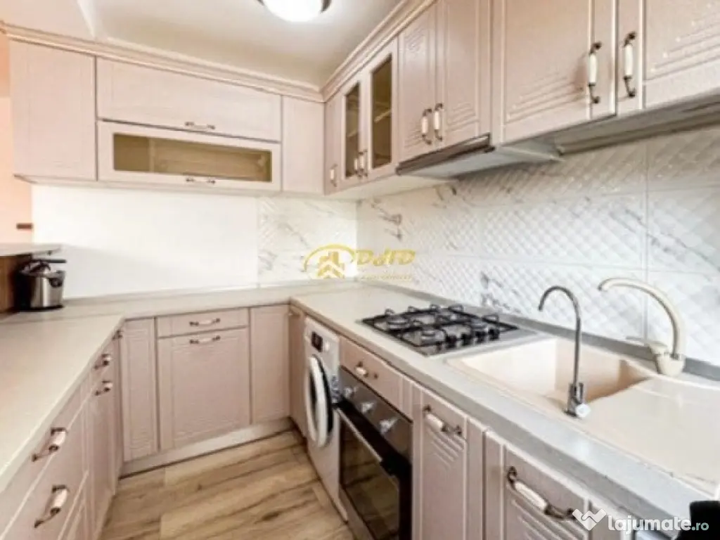 Apartament cu trei camere, zona Palas 