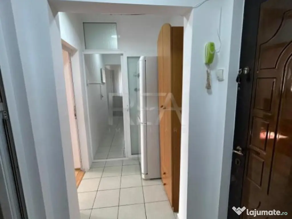 Garsonieră decomandata, Parcul Circului, et. 1, an 1983 