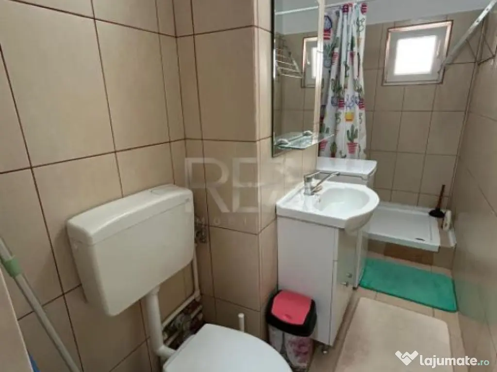 Garsonieră decomandata, Parcul Circului, et. 1, an 1983 