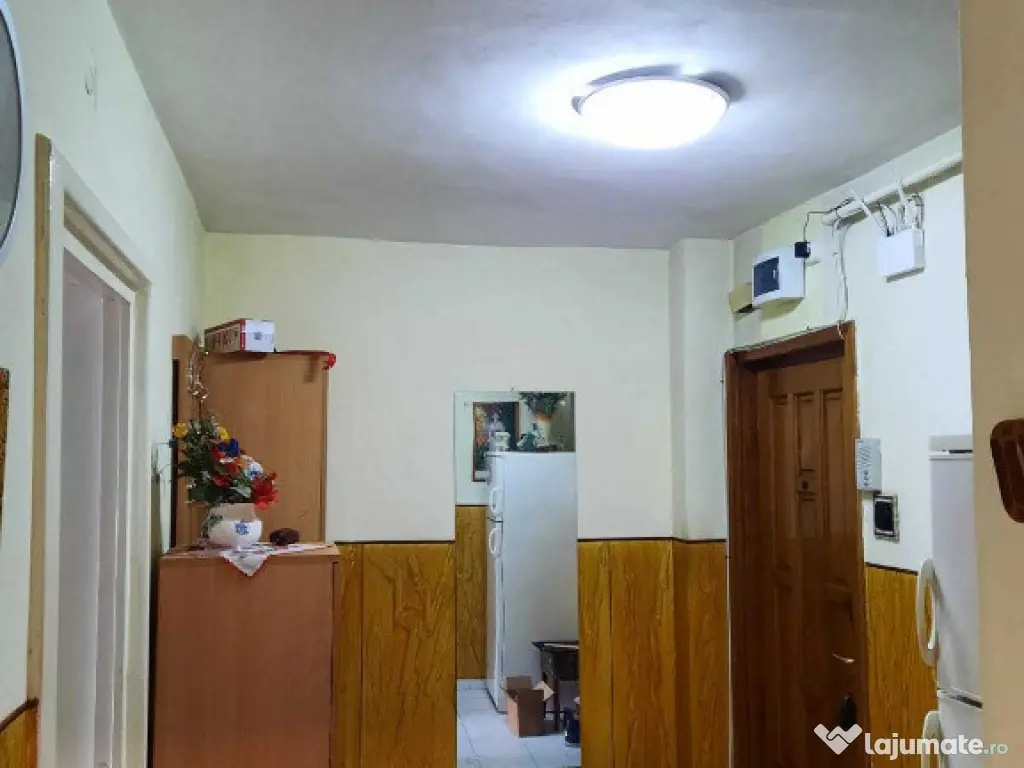 Apartament de 3 camere zona Astra,