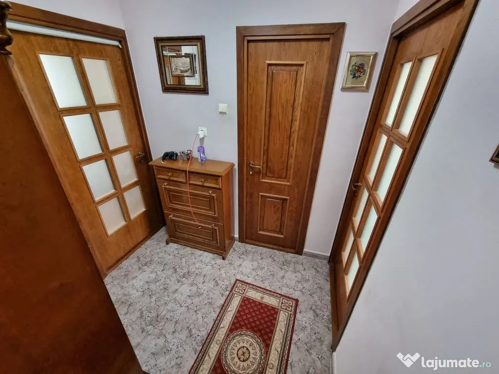 Apartament 3 camere zona Capitol 