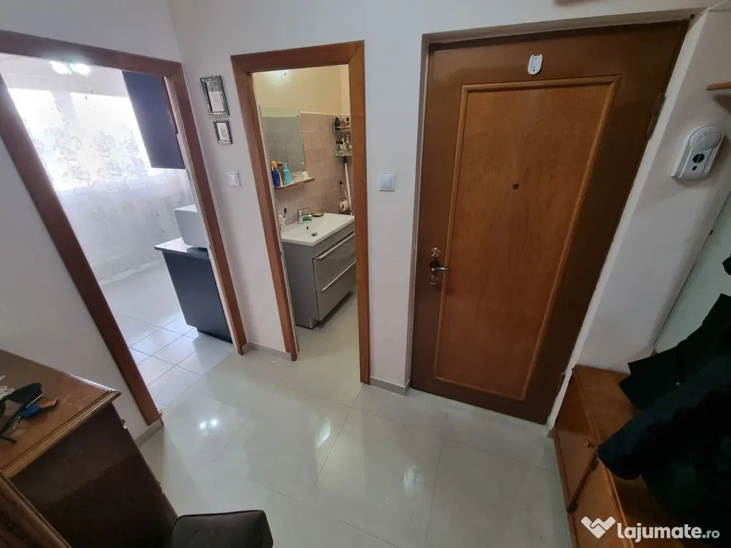 Apartament 3 camere zona Capitol 